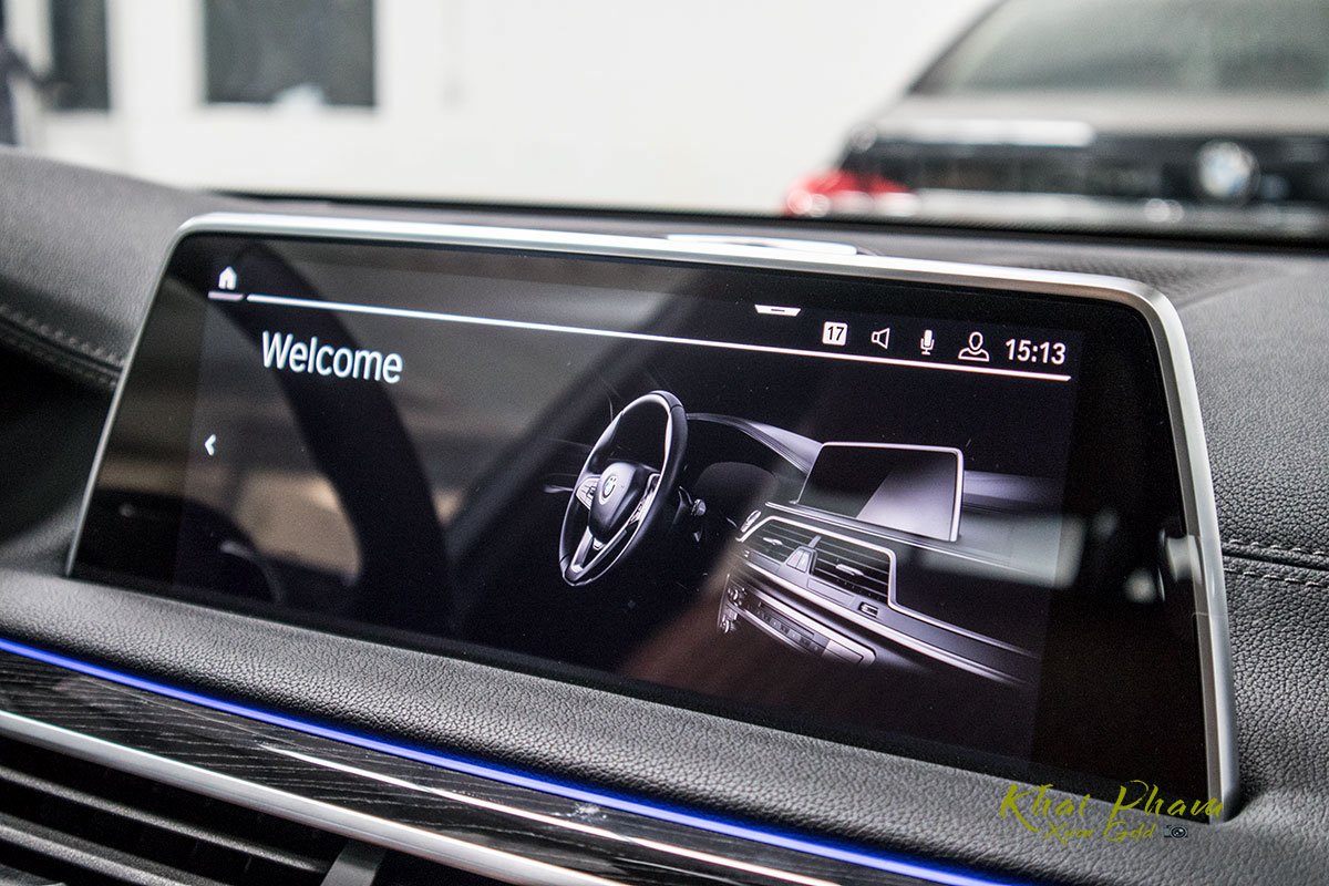 Ảnh màn hình giải trí xe BMW 740Li Pure Excellence 2020