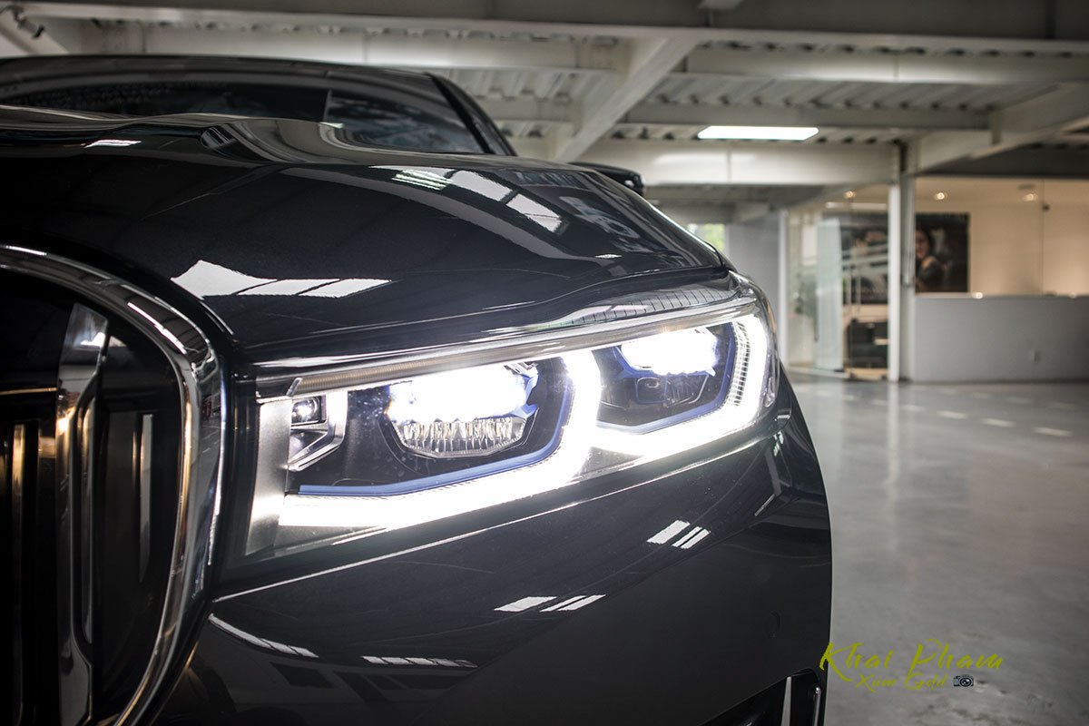 Ảnh đèn pha phải xe BMW 740Li Pure Excellence 2020